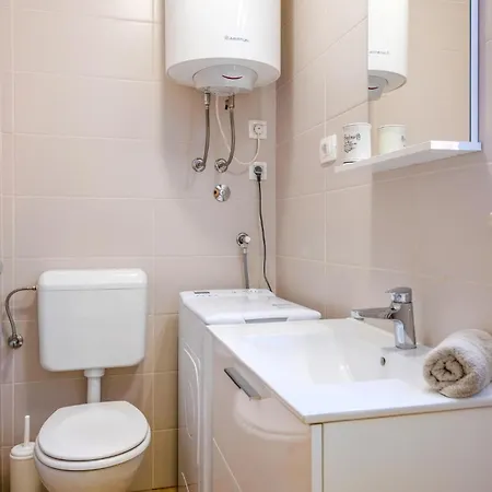 Holiday home 2 Bedroom Amazing In Brescic Batlug