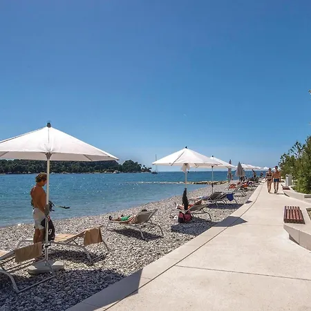 2 Bedroom Amazing In Brescic Holiday home *