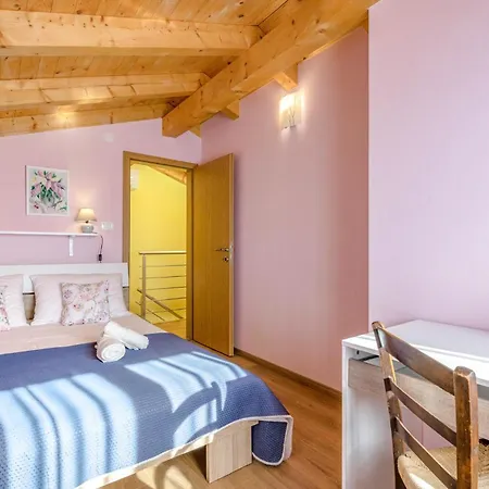 Holiday home Amazing In Brescic With Kitchen