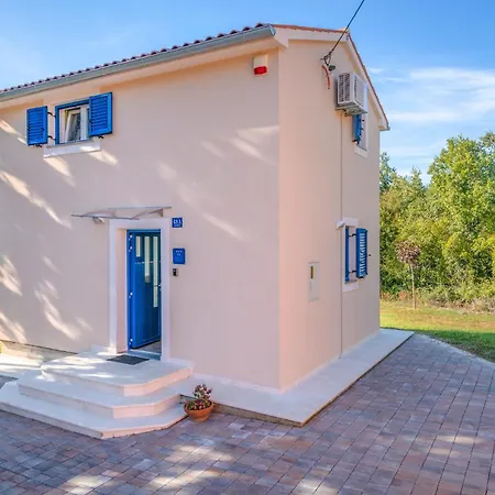 Amazing In Brescic With Kitchen Batlug
