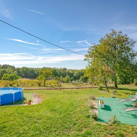 2 Bedroom Amazing In Brescic *