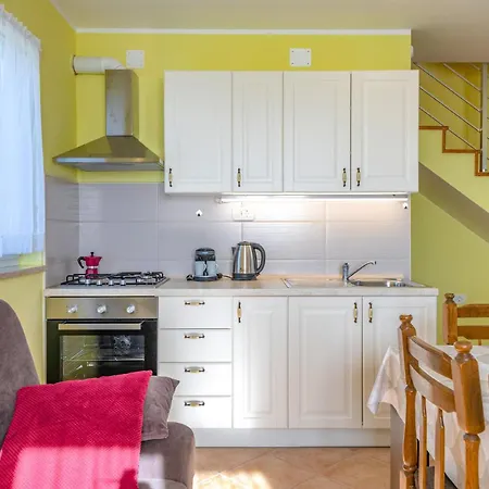 Amazing In Brescic With Kitchen * Batlug