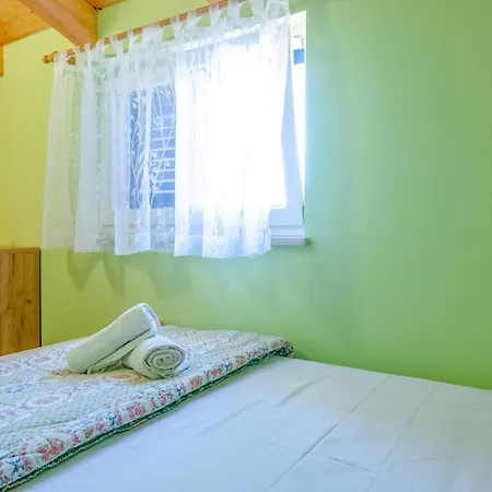 2 Bedroom Amazing In Brescic