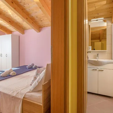 Holiday home Amazing In Brescic With Kitchen