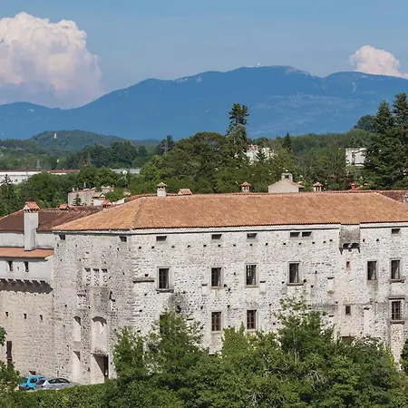 Amazing In Brescic With Kitchen Holiday home *