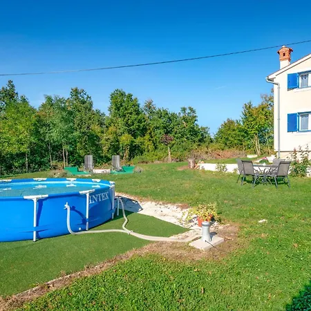 Holiday home Amazing In Brescic With Kitchen Batlug